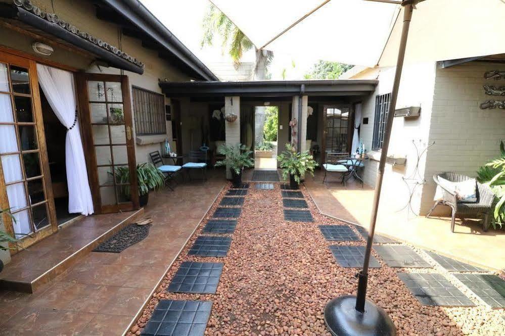 Ama Zulu Guesthouse & Safaris Хлухлуве Екстериор снимка